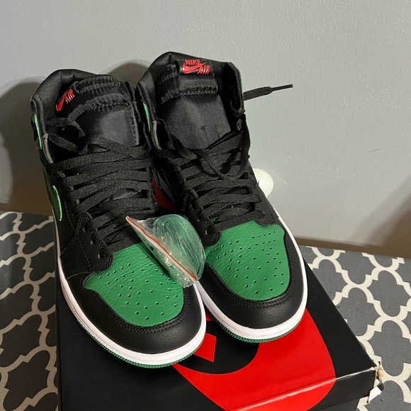 Jordan Other - Nike Jordan Retro 1 Pine Green size 10.5